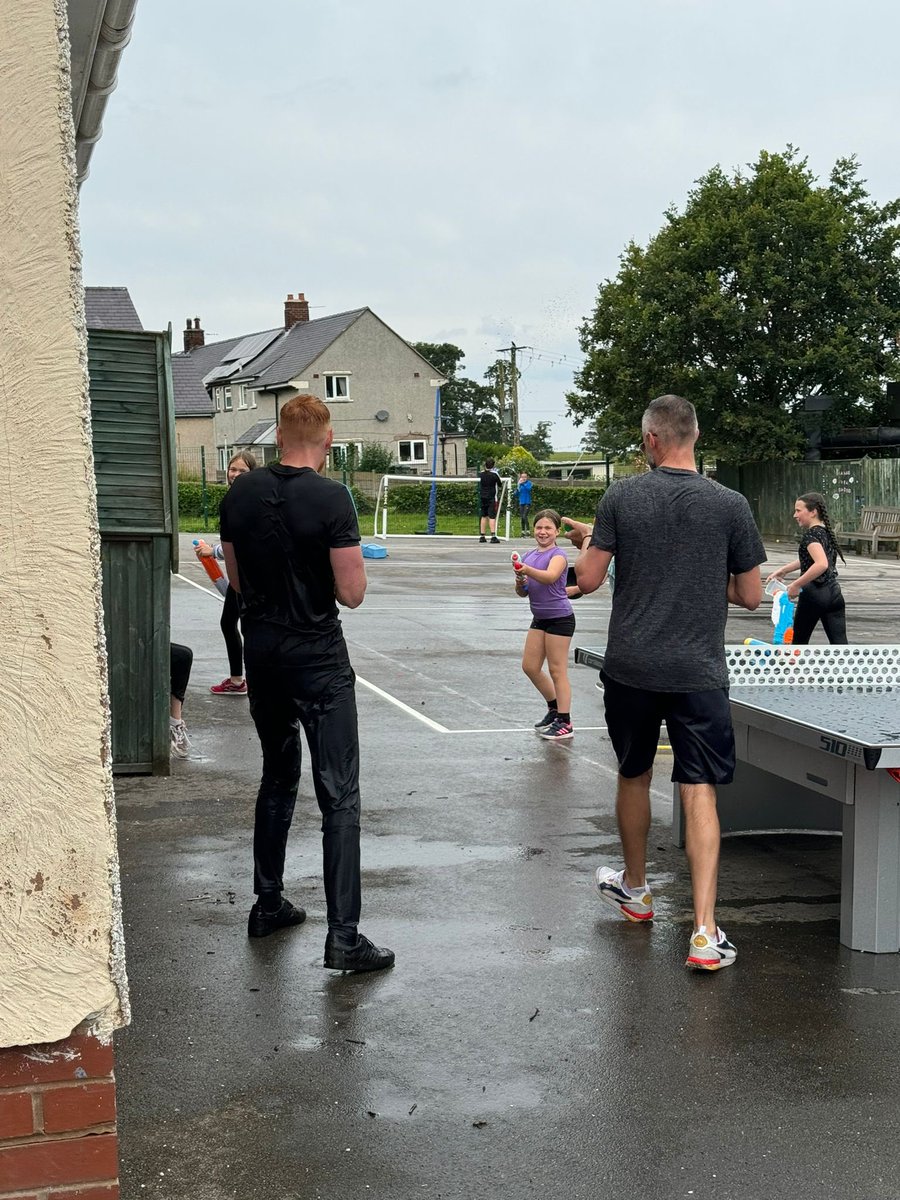 The Year 6 water fight yesterday was enjoyed by all, especially the HT &amp; DHT 🔫 💦 😁