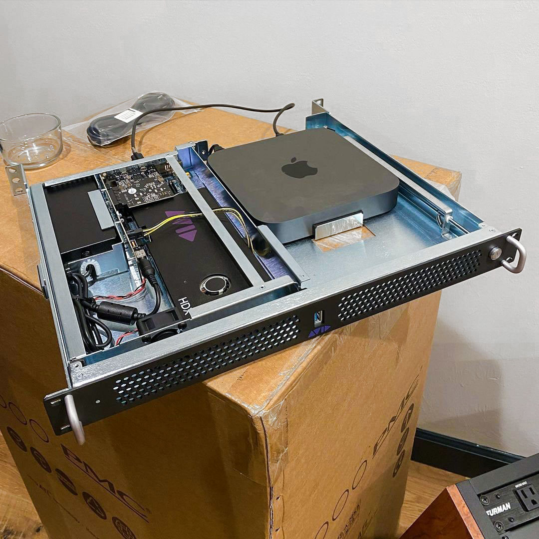 ⚡ Pro Tools | HDX + Mac Mini
📷 instagr.am/lorsoundstudio 
▶️ avid.com/pro-tools

#macmini #chassis #studiolife #audioengineer #rack #tb3 #avid #hdx #protools #mixing #recording