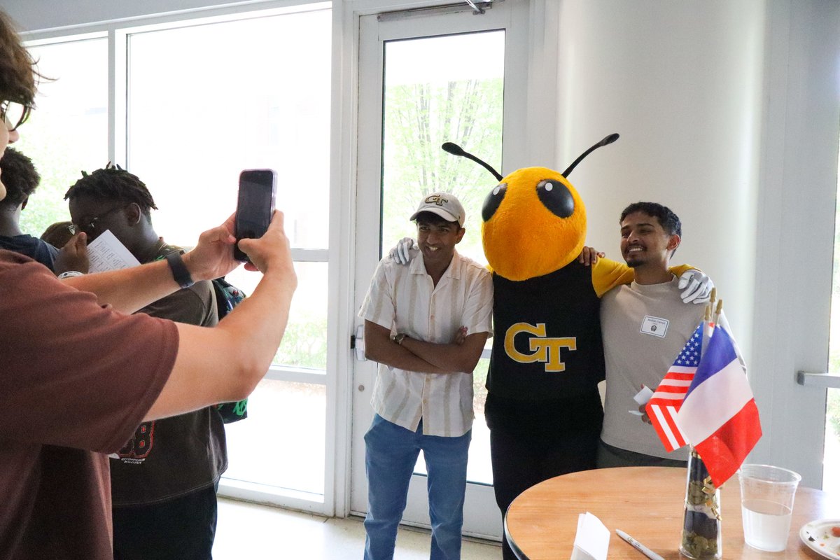 gtundergrad's tweet photo. Last week, we welcomed our 2024 FYSA cohort to campus to take part in the Global @ Home program 🐝
FYSA students will embark on their abroad experience in early August to Georgia Tech Europe (GTE) in Metz, France or the University of Oxford in England 🇫🇷 🇬🇧
#georgiatech #gt28 https://t.co/Dw5V7mvvPs