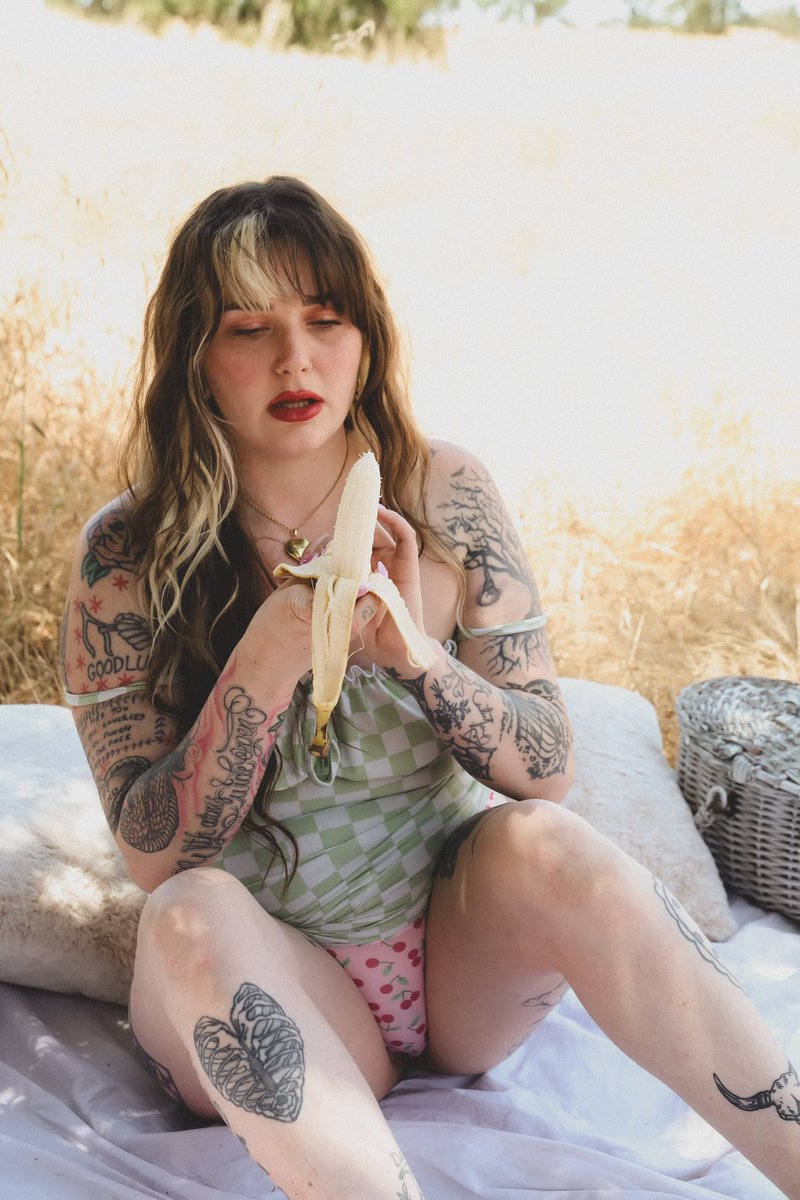 see more (and spicier) at the link below 

⬇️⬇️⬇️

onlyfans.com/purifiedunholy…