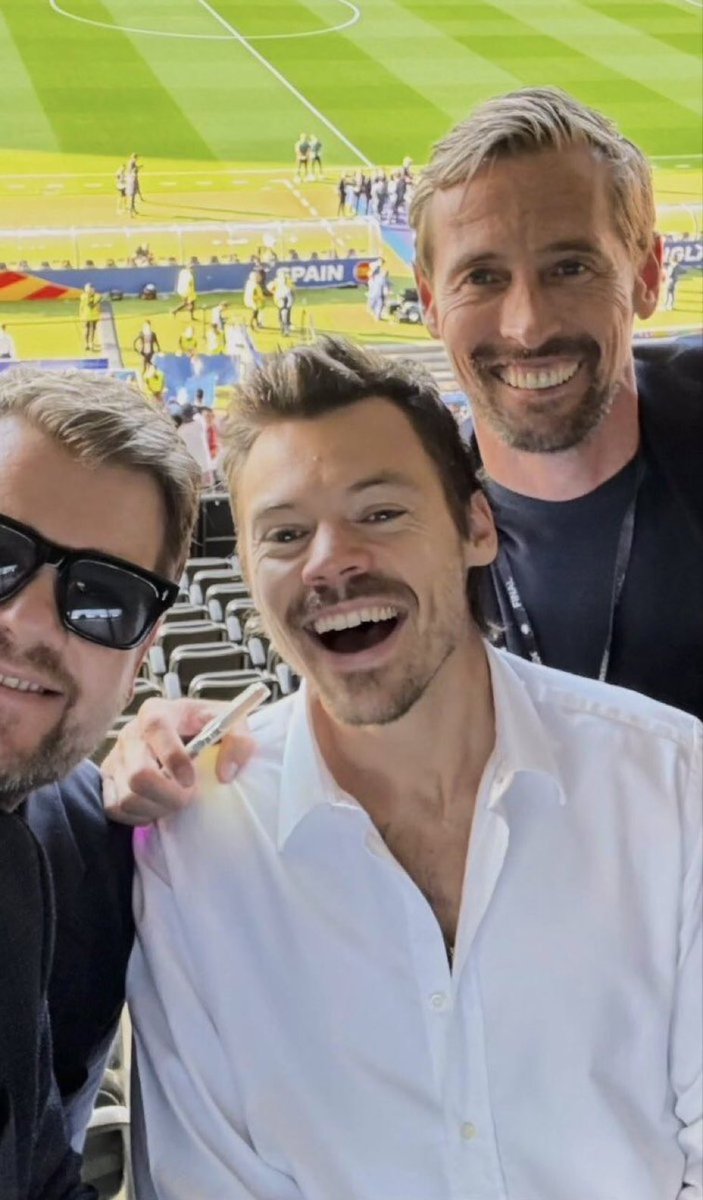 HSDailyNew's tweet image. Harry at the Euro Cup Final!
©️ crouchy