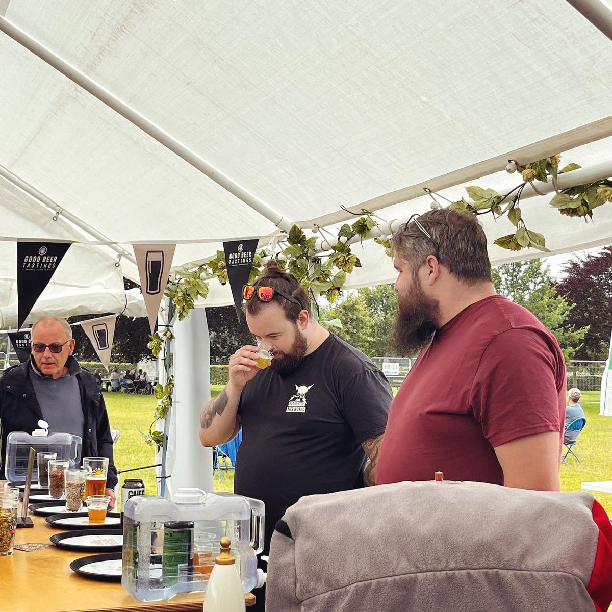 gbbf's tweet image. We’ve had a cracking first day @ChelmsfordBEER festival with our DISCO bar 🕺
 
☀️+🍺 = Good times!
 
Who’s joining us tomorrow for Day 2? Don’t forget to pop in and chat about all things beer 🍻
 
#ChelmsfordBeerFestival #BeerLovers #LearnAndDiscover #CAMRA #BeerFestival