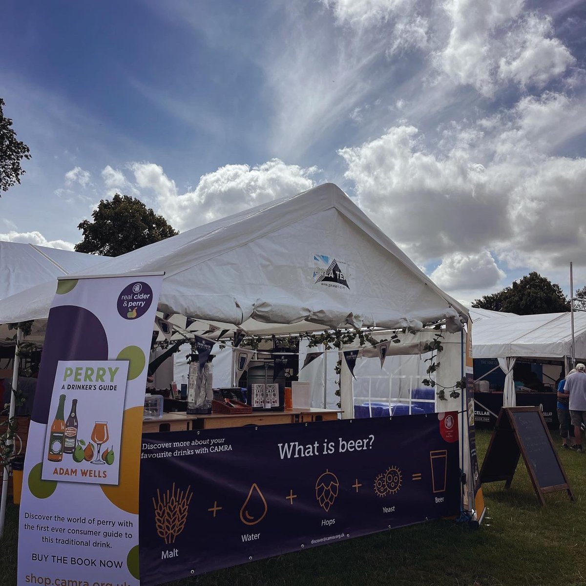 gbbf's tweet image. We’ve had a cracking first day @ChelmsfordBEER festival with our DISCO bar 🕺
 
☀️+🍺 = Good times!
 
Who’s joining us tomorrow for Day 2? Don’t forget to pop in and chat about all things beer 🍻
 
#ChelmsfordBeerFestival #BeerLovers #LearnAndDiscover #CAMRA #BeerFestival