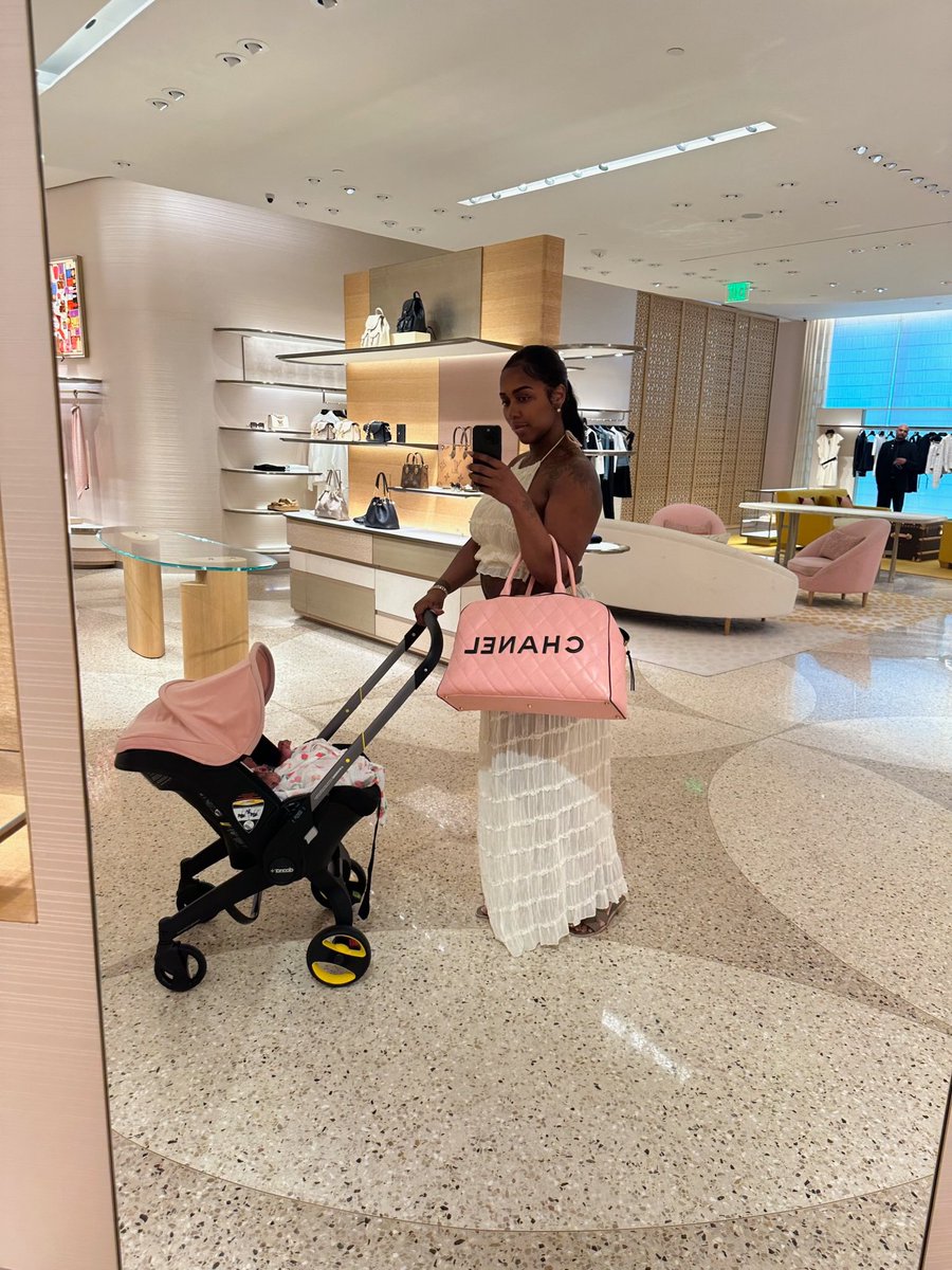 kashdoll's tweet photo. Getting my mini me ready for our shopping dates 🎀 #1MonthPostpartum #SnapbackVicious

Hair getting longggg thanks Klarity! I’m coming back around album coming soon https://t.co/uqyfCFdv0C
