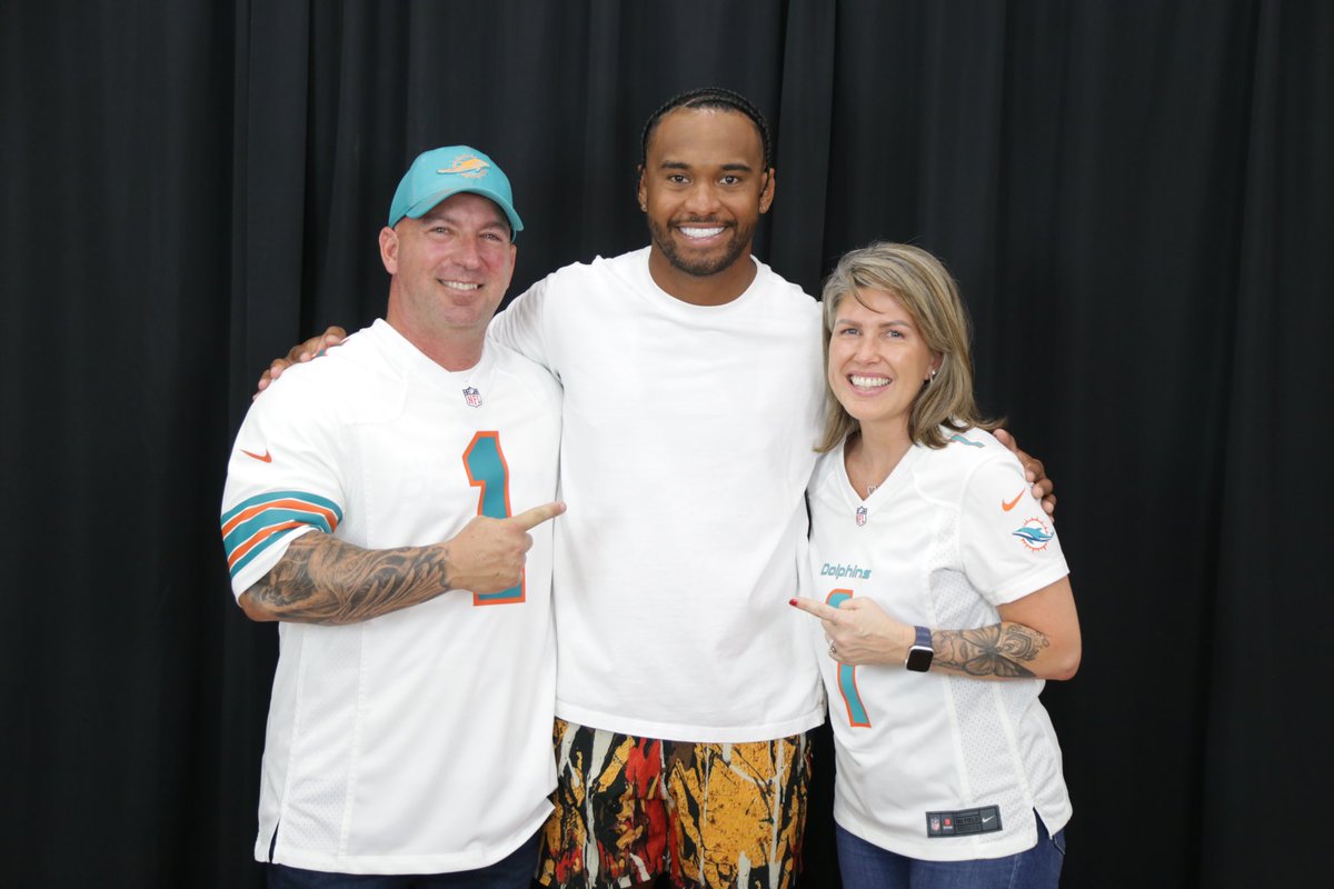 Tim74670290's tweet photo. @Phins_Phocus I was there and was literally the first thing I noticed. Glad it wasn’t just me. Fins Up!!! 🐬 https://t.co/sQ9kzkRu2z