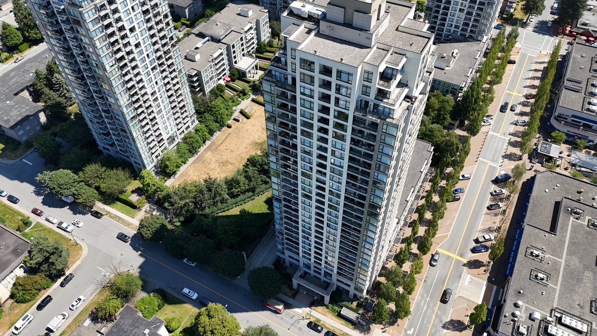 NLDAppraisals's tweet photo. Today we were on site conducting a Depreciation Report on a hi-rise for our partners 604 Real Estate. Although I was attacked by a mother sea gull. You can see her swooping in on me in my last picture! Always beware when you are a rooftop! #nld #aic #aicbc #depreciationreports https://t.co/rZyUqmQmb4