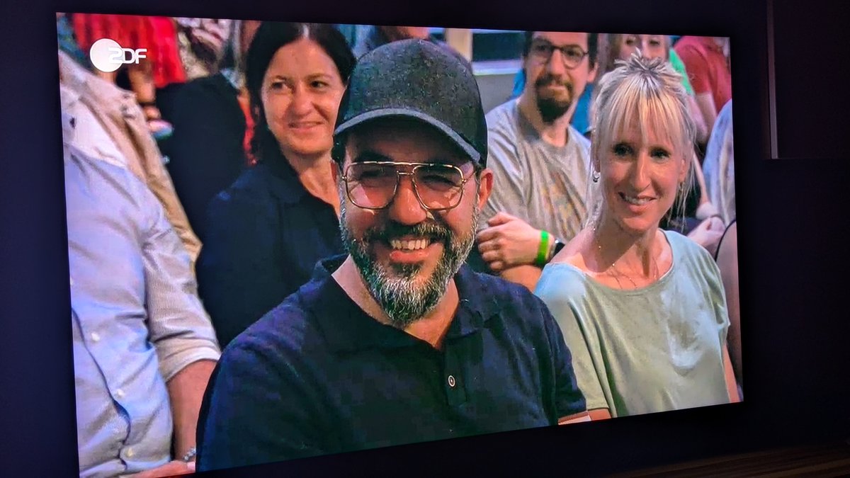 fishy_78's tweet photo. @AdnanMaral als Gast in #DieAnstalt ;) https://t.co/j1jrcYIuNY