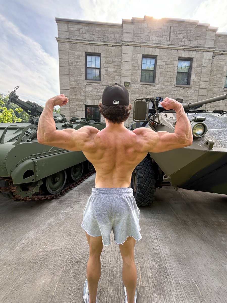 _zachthayer's tweet photo. tank meet tank https://t.co/pCv6JyYPAw