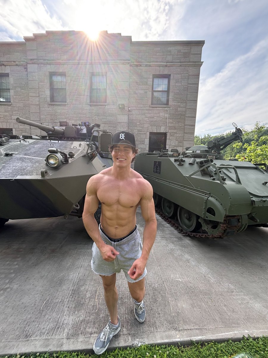 _zachthayer's tweet photo. tank meet tank https://t.co/pCv6JyYPAw