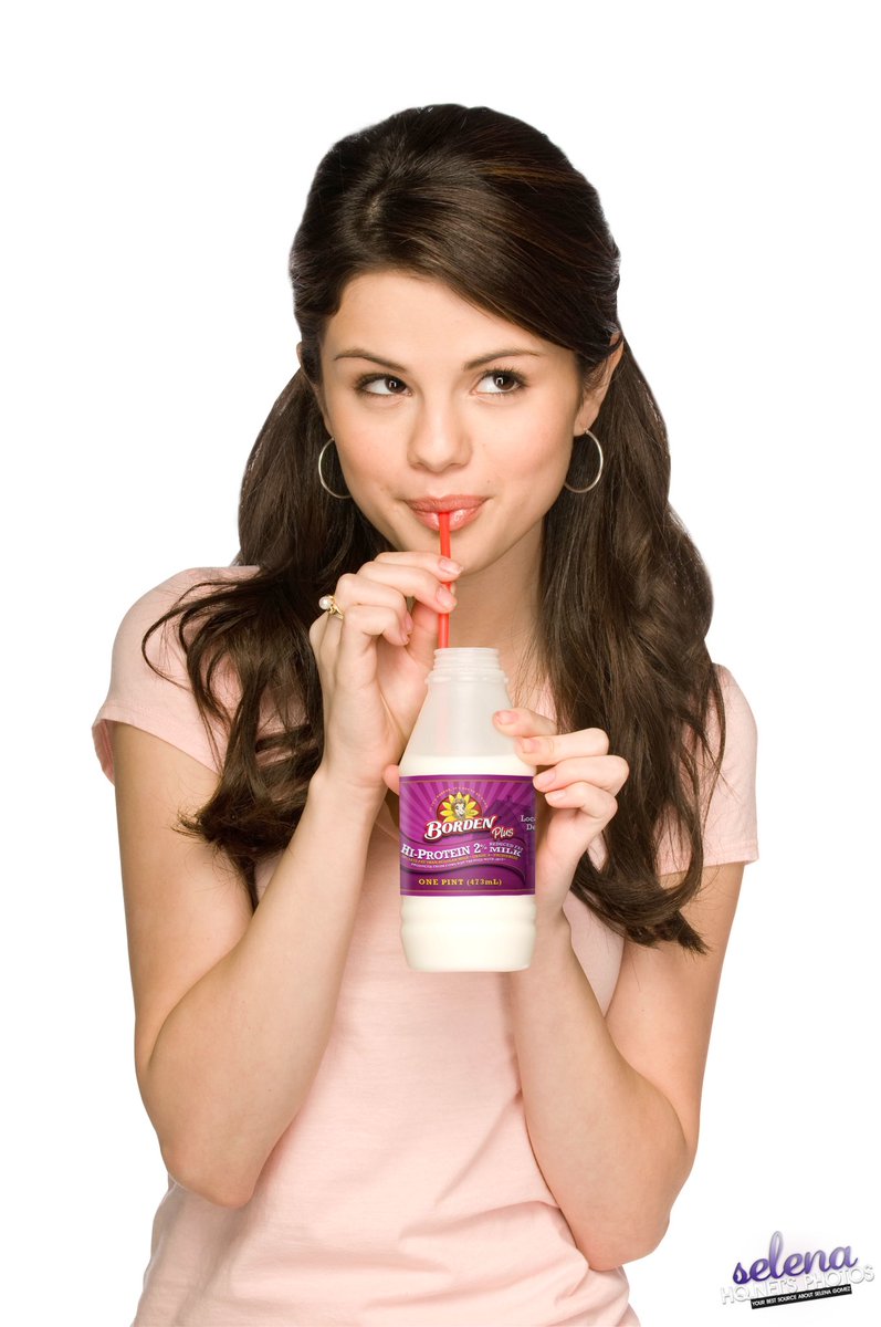 seldollz's tweet photo. 🧵 selena gomez &amp; her advertising, commercials and campaigns she’s been or currently is a part of:

borden milk (2009) https://t.co/wfECnj7j4C