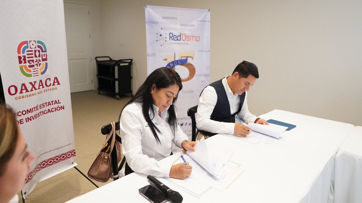 SSO_GobOax's tweet photo. Para el desarrollo y evaluación del #PremioEstatalDeInvestigaciónEnSalud, así como conformar la base de datos de investigadores en la entidad, a través de un convenio colaborativo, @SSO_GobOax y @RedOSMO lanzaron la plataforma de Investigación Científica en Salud #PICES. https://t.co/1XpGhlRwrD