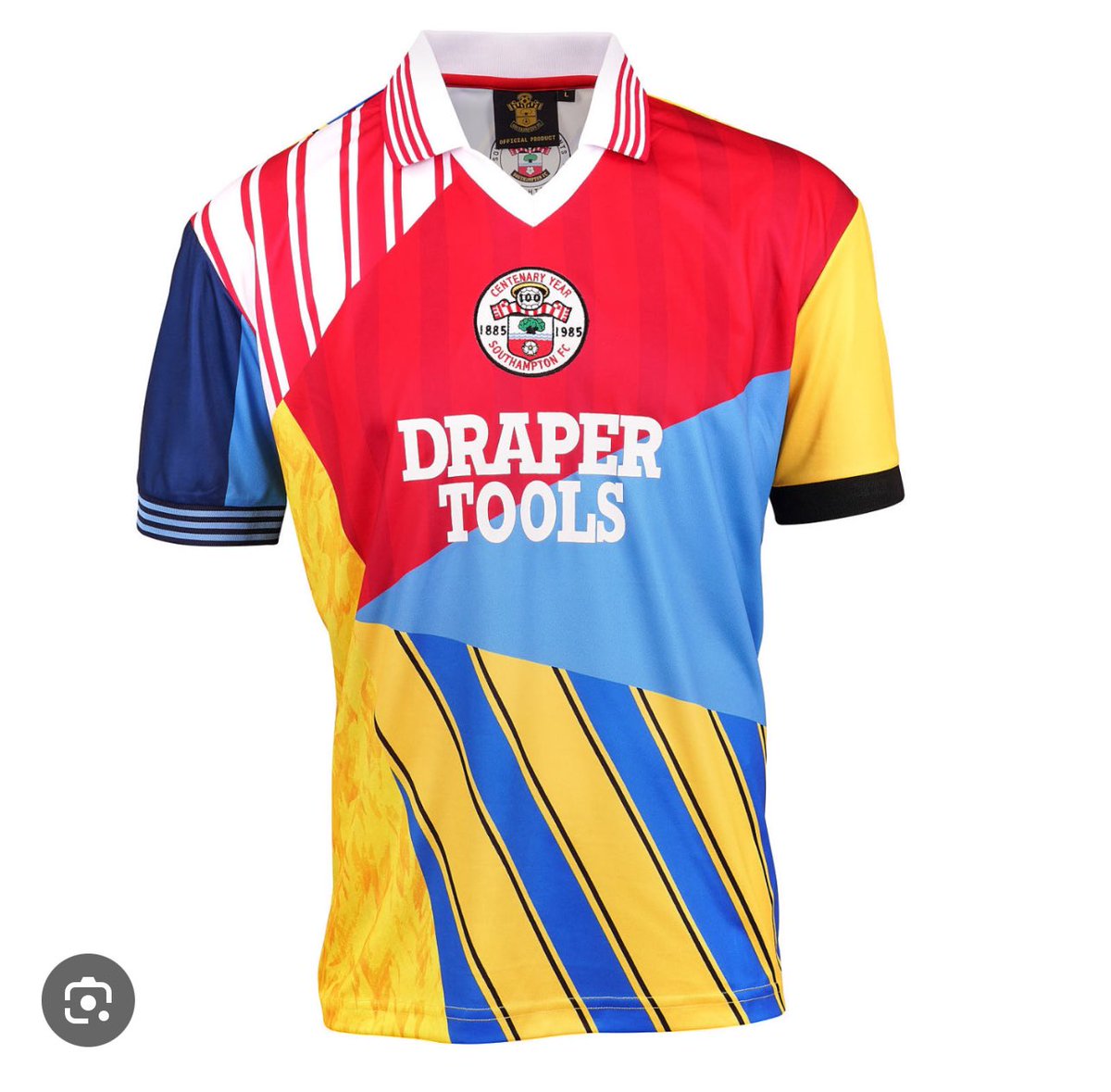 rcdH94's tweet photo. @SouthamptonFC @pumafootball That sponsor makes this one look like a better option https://t.co/t8NBPVDxB3