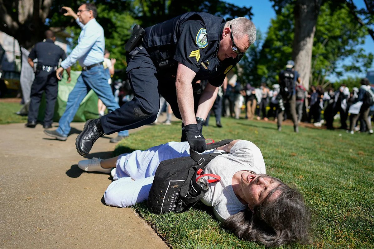 Teh_Snowflake's tweet photo. “There’s no place for political violence in Ame-“

This was THREE MONTHS AGO. https://t.co/3WC3nPTb0s