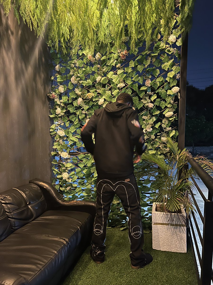 fbandz01's tweet photo. black on black 
#LLKG🕊️ https://t.co/Yg4SOARRaZ