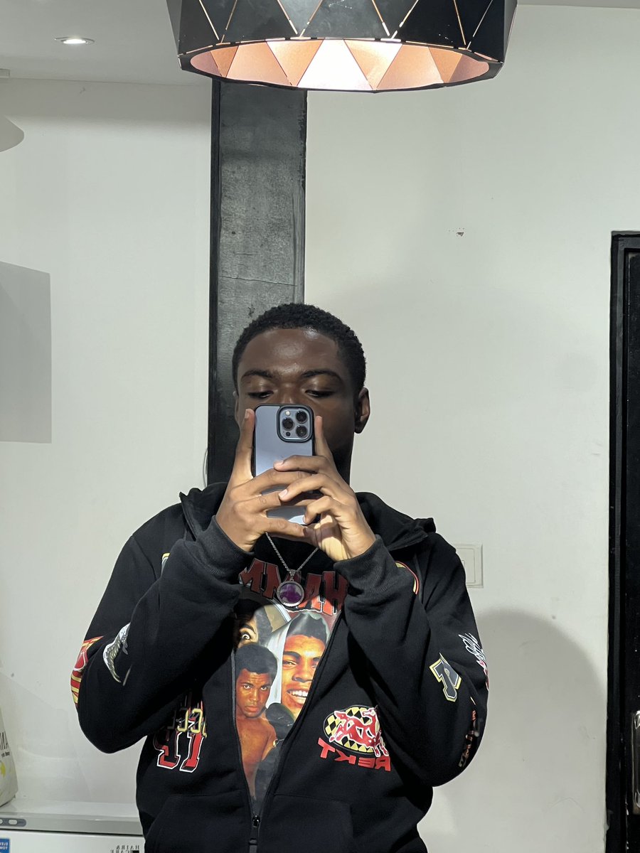 fbandz01's tweet photo. black on black 
#LLKG🕊️ https://t.co/Yg4SOARRaZ