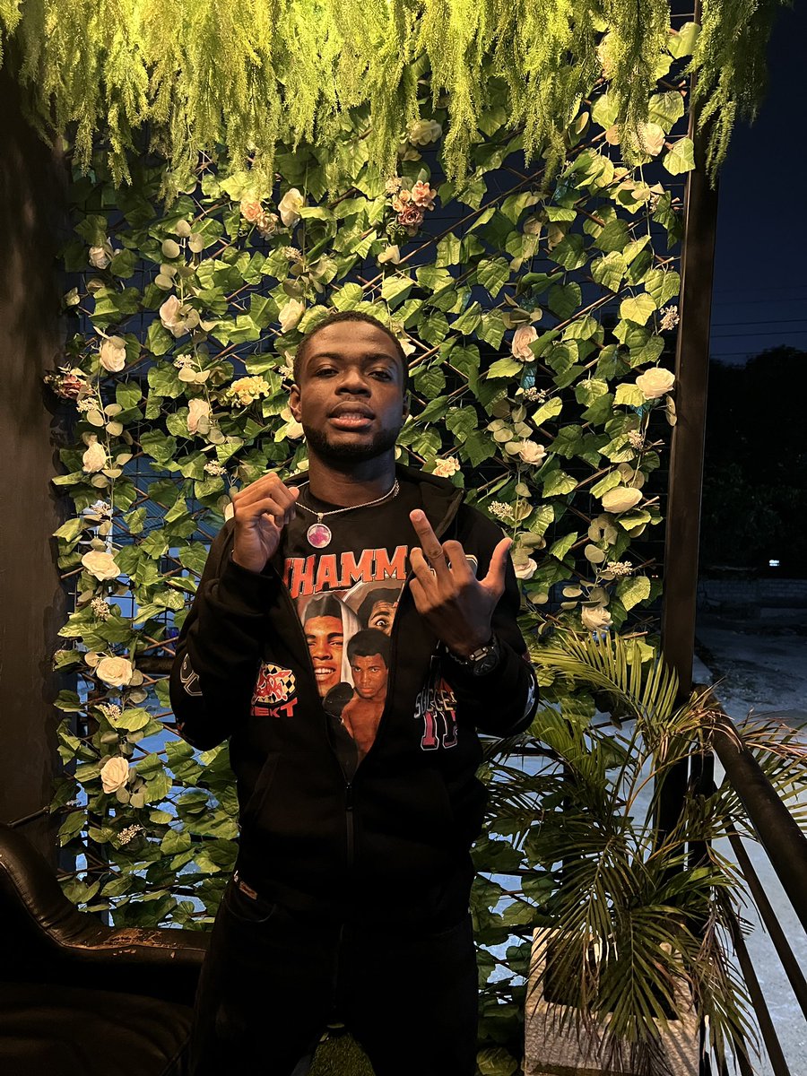 fbandz01's tweet photo. black on black 
#LLKG🕊️ https://t.co/Yg4SOARRaZ