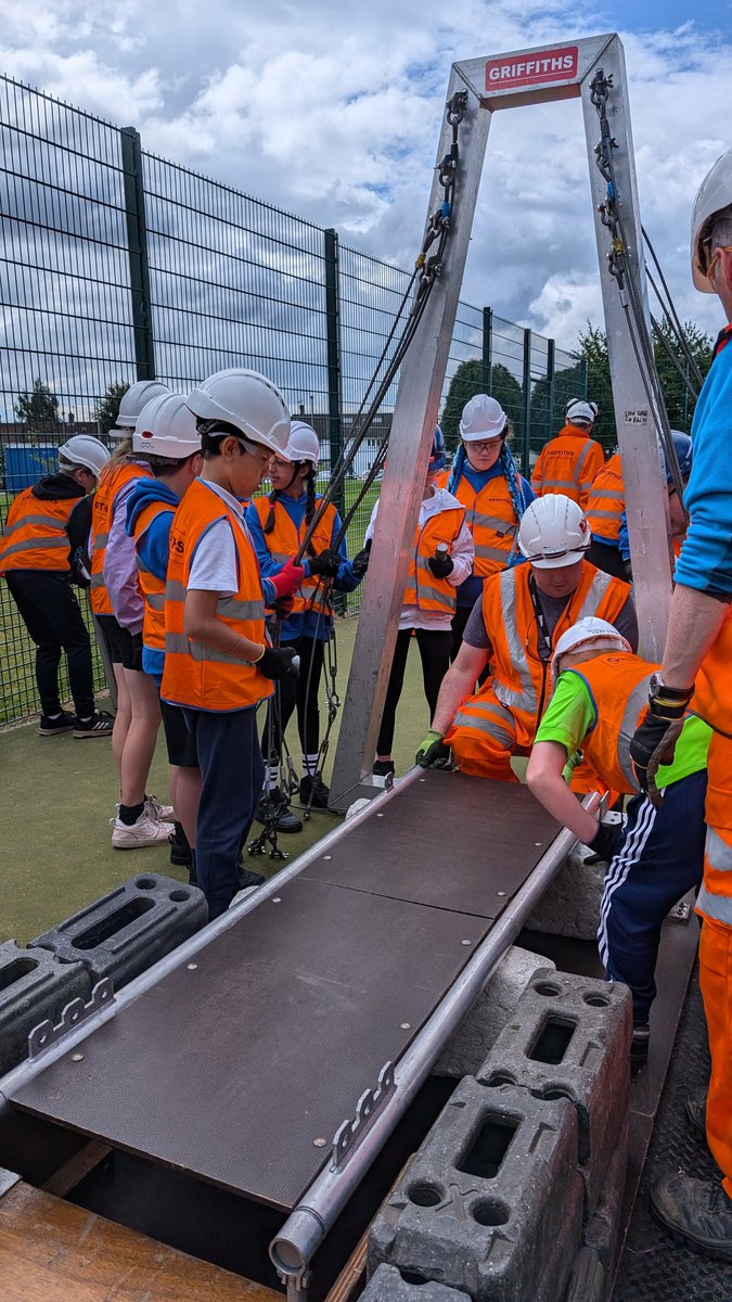 We had the most brilliant morning working as a team to build a bridge! Thank you so much <a href="/AlunGriffiths_/">Griffiths</a>