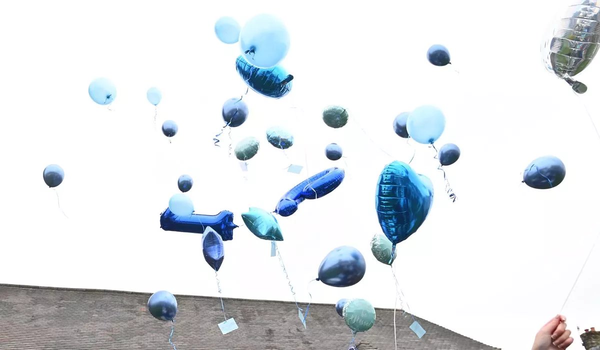 BPINewsOrg's tweet photo. Friends gather for an emotional vigil in Oswaldtwistle, releasing dozens of balloons to honor Jay Slater. Messages of love and remembrance filled the sky. #JaySlater #Vigil #FlyHighJay #Oswaldtwistle https://t.co/dKAVUFPmRw