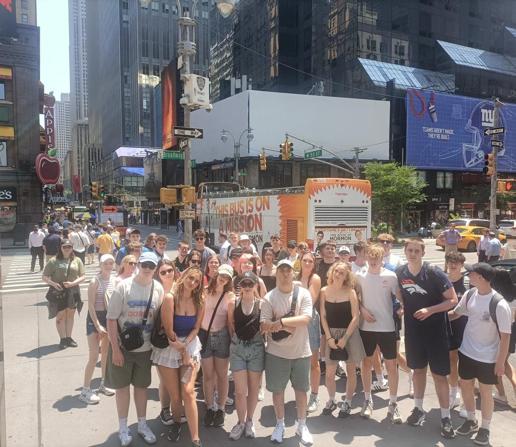 Walking to 5th Avenue via Times Square