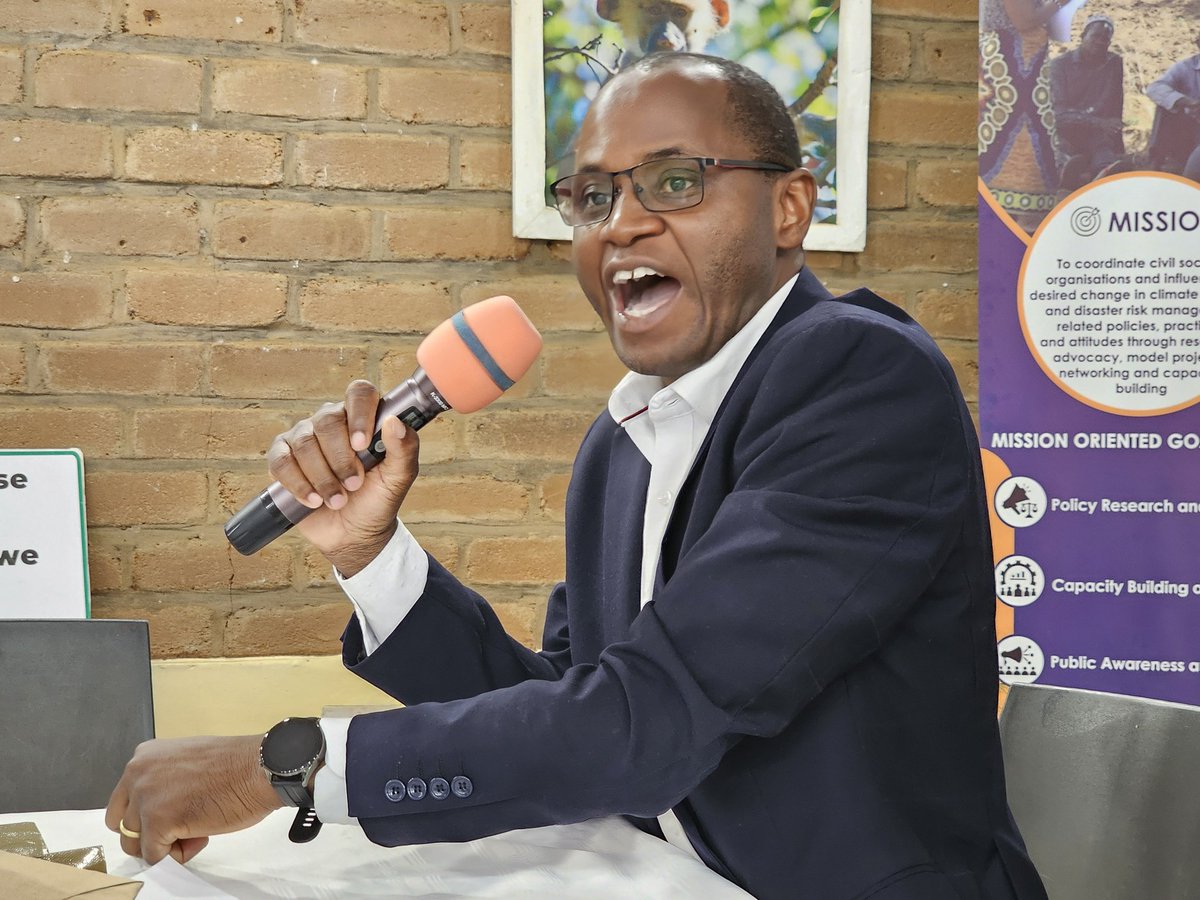 malatamathews's tweet photo. 32 CSOs stood united &amp; spoke truth to power at a presser, attended by over 40 journalists! We send a strong message of solidarity to the people of 🇲🇼 &amp; a warning to irresponsible investors: we will no longer tolerate 
 attempts to waste our courts' time and pollute our country. https://t.co/LOvsHTL99J