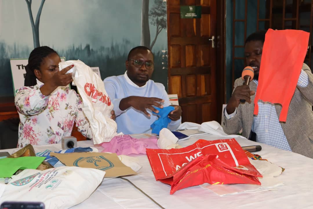 malatamathews's tweet photo. 32 CSOs stood united &amp; spoke truth to power at a presser, attended by over 40 journalists! We send a strong message of solidarity to the people of 🇲🇼 &amp; a warning to irresponsible investors: we will no longer tolerate 
 attempts to waste our courts' time and pollute our country. https://t.co/LOvsHTL99J