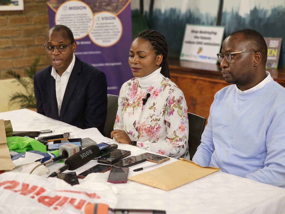 malatamathews's tweet photo. 32 CSOs stood united &amp; spoke truth to power at a presser, attended by over 40 journalists! We send a strong message of solidarity to the people of 🇲🇼 &amp; a warning to irresponsible investors: we will no longer tolerate 
 attempts to waste our courts' time and pollute our country. https://t.co/LOvsHTL99J