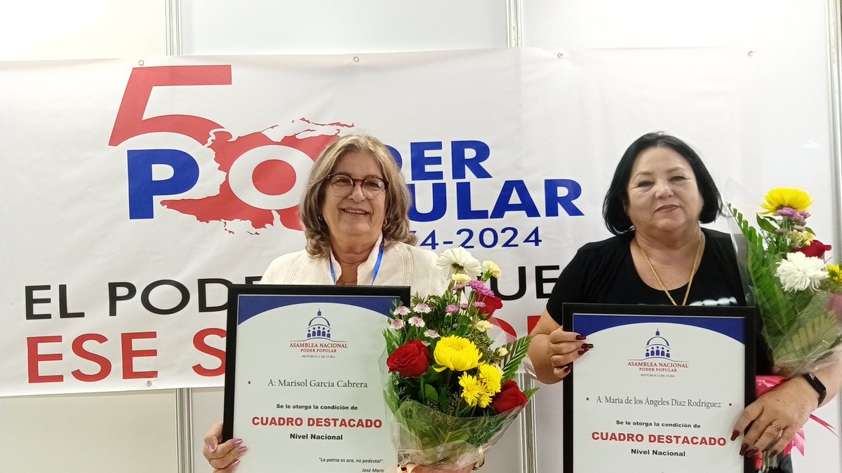 MinoskaCuba's tweet photo. Esteban Lazo, presidente de la @AsambleaCuba presidió el acto de reconocimiento a cuadros destacados a nivel de país del sistema del Poder Popular, entre ellas dos villaclareñas @MarisolGarcCab y @marilys_diaz 
Muchas felicidades 👏 https://t.co/IPn4H2zKjs