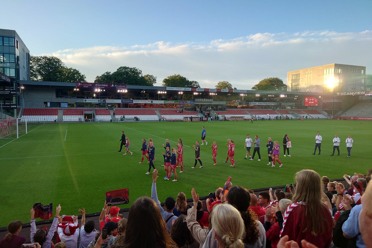 dnissenl's tweet photo. Hvem var det, der vandt i dag 🇩🇰⚽🇨🇿
Godt spillet, super resultat, fed stemning på stadion #denczh #uefawomenseuro2025
#kvindelandsholdet https://t.co/YImxnrk573