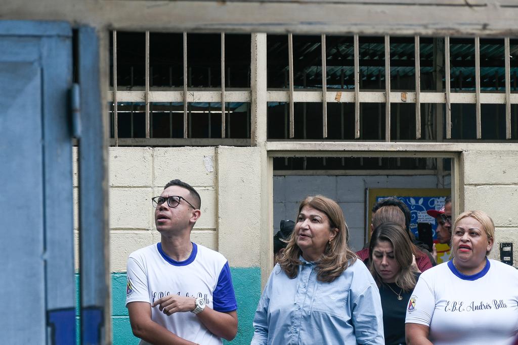 ¡Por más escuelas bellas!

Las Bricomiles avanzan en el territorio y responden las solicitudes del Sistema 1x10 del Buen Gobierno.

Hoy, iniciamos la rehabilitación de la E.B.E. Andrés Bello, municipio Sucre, estado #Aragua. 

<a href="/NicolasMaduro/">Nicolás Maduro</a> <a href="/MPPEDUCACION/">MPPEDUCACION</a>