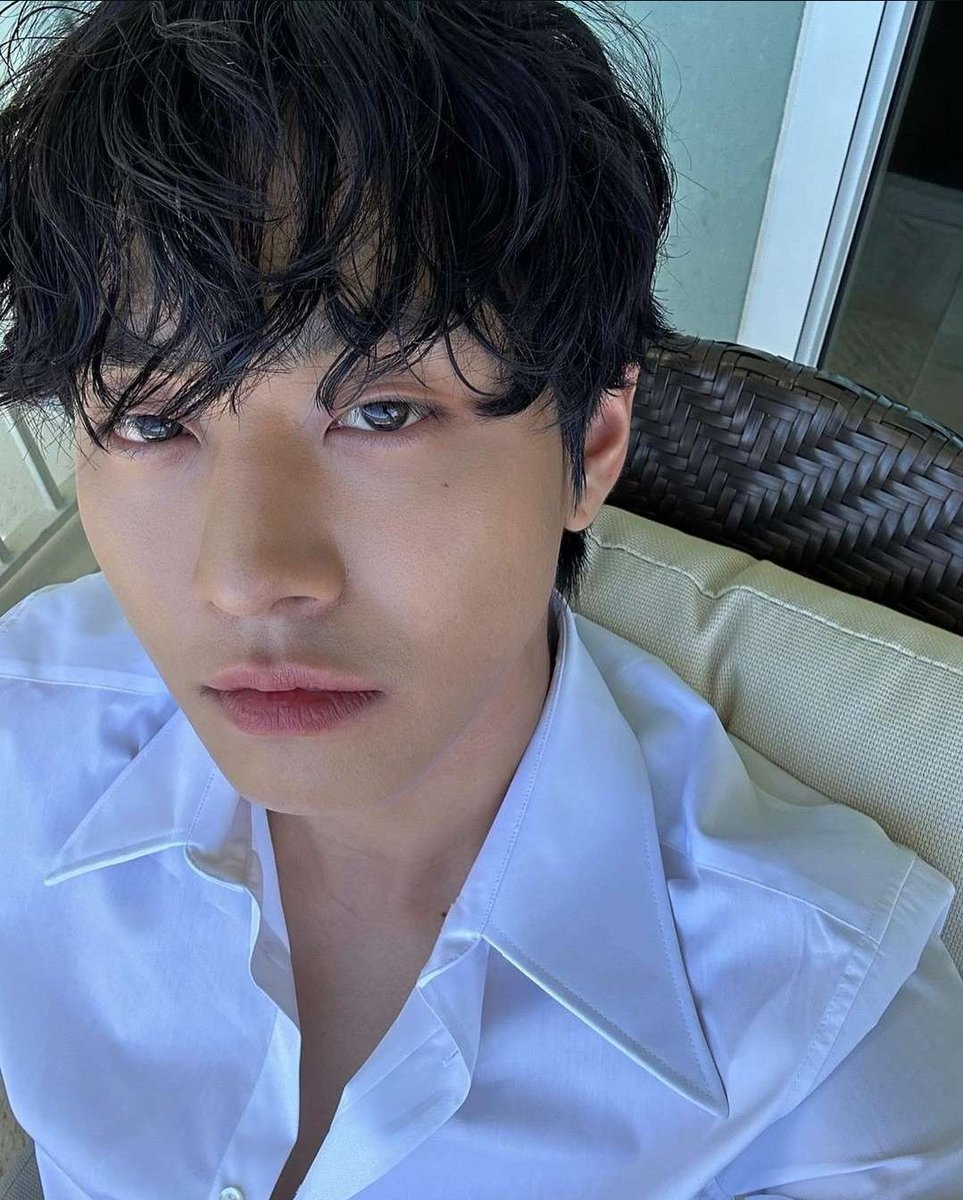 imahnseop's tweet photo. If I'm gonna die, let's die somewhere pretty 🚢 https://t.co/LDUztbdzeO