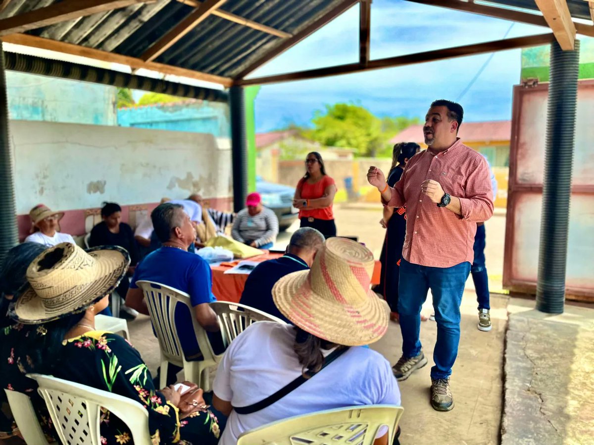 EduardoValeC's tweet photo. Desde el Municipio Guajira, Paraguaipoa estamos listos y organizados para el #28Jul. Con Edmundo González vamos a ganar y juntos construiremos un futuro mejor para nuestra región.

 ¡No hay límites cuando nos unimos por un mismo objetivo!

 #Zulia #EdmundoGonzález #Guajira https://t.co/fvXmFoIL2x