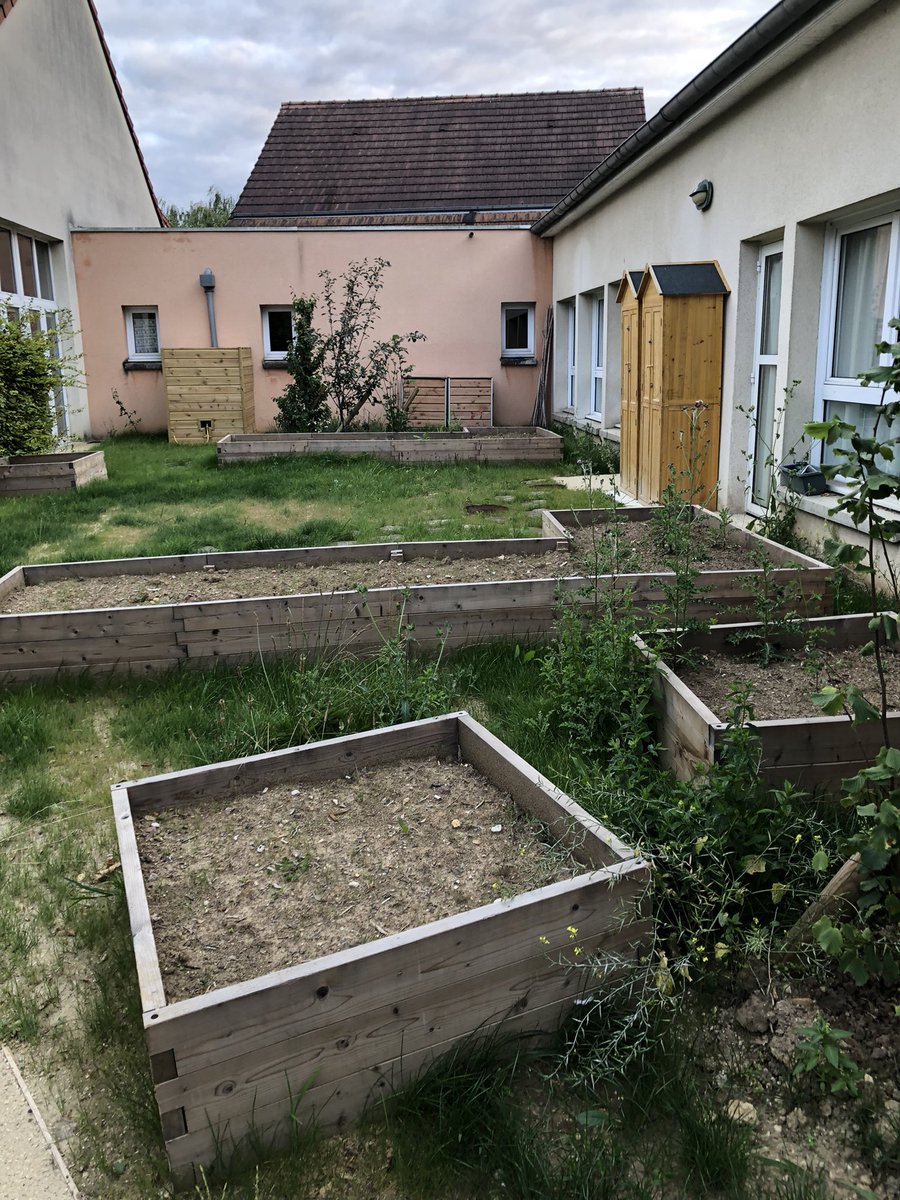 Fabien_Au's tweet photo. Végétalisation de l’école Dolto à @VilledeVerneuil : ça pousse ! 🌱 https://t.co/VVz3pWWPv7