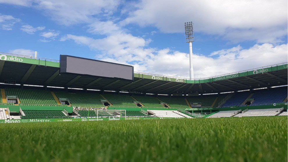 El Racing planea estrenar el trofeo y primer amistoso con un anuncio grande aparte de la primera equipación. 

Un fichaje muy esperado por la afición será oficializado en algún momento del partido en el propio estadio.
