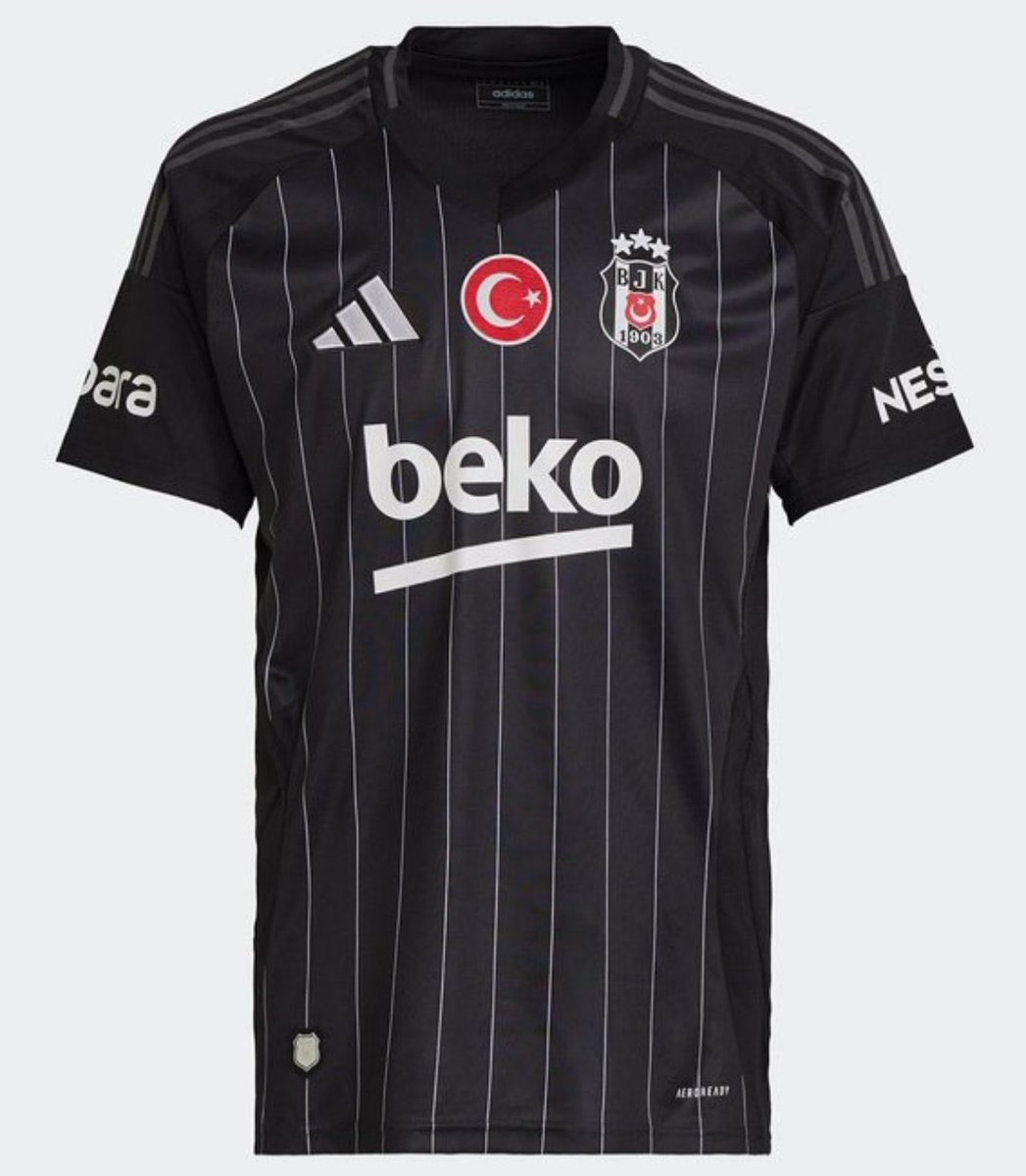 gundembjkcom's tweet photo. 💥 Beşiktaş - Shakhtar Donetsk maçının skorunu, bu paylaşıma yorum yaparak doğru tahmin eden 5 takipçimize yeni sezon forması hediye ediyoruz. 

📌 Tahmininizin geçerli olması için @GundemBJKcom hesabımızı takip etmeyi ve bu paylaşımı Retweet yapmayı unutmayın. https://t.co/hl27kz7y94