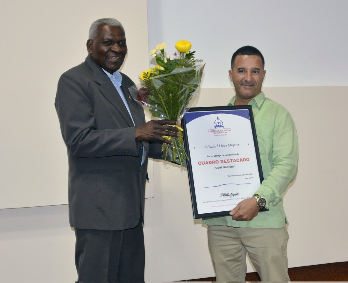 AsambleaCuba's tweet photo. ¡Muchas felicidades a los nueve cuadros destacados nacionales del sistema del #PoderPopular en #Cuba🇨🇺! https://t.co/7EUiODeY8Q