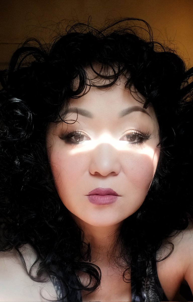 Goddingcat's tweet photo. My selfie was giving #katebush vibes and I dig it. https://t.co/DugmzPZWkI