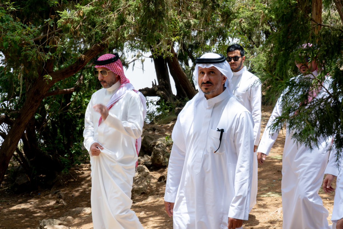 AhmedAlKhateeb's tweet photo. خلال زيارتي لمنطقة عسير استمتعت بأهم الوجهات السياحية والقرى التاريخية في المفتاحة وطبب التراثية، وسط الأجواء الباردة والطبيعة الخضراء في منتزهات المنطقة ضمن برنامج #صيف_السعودية. https://t.co/65xyKk98Yn
