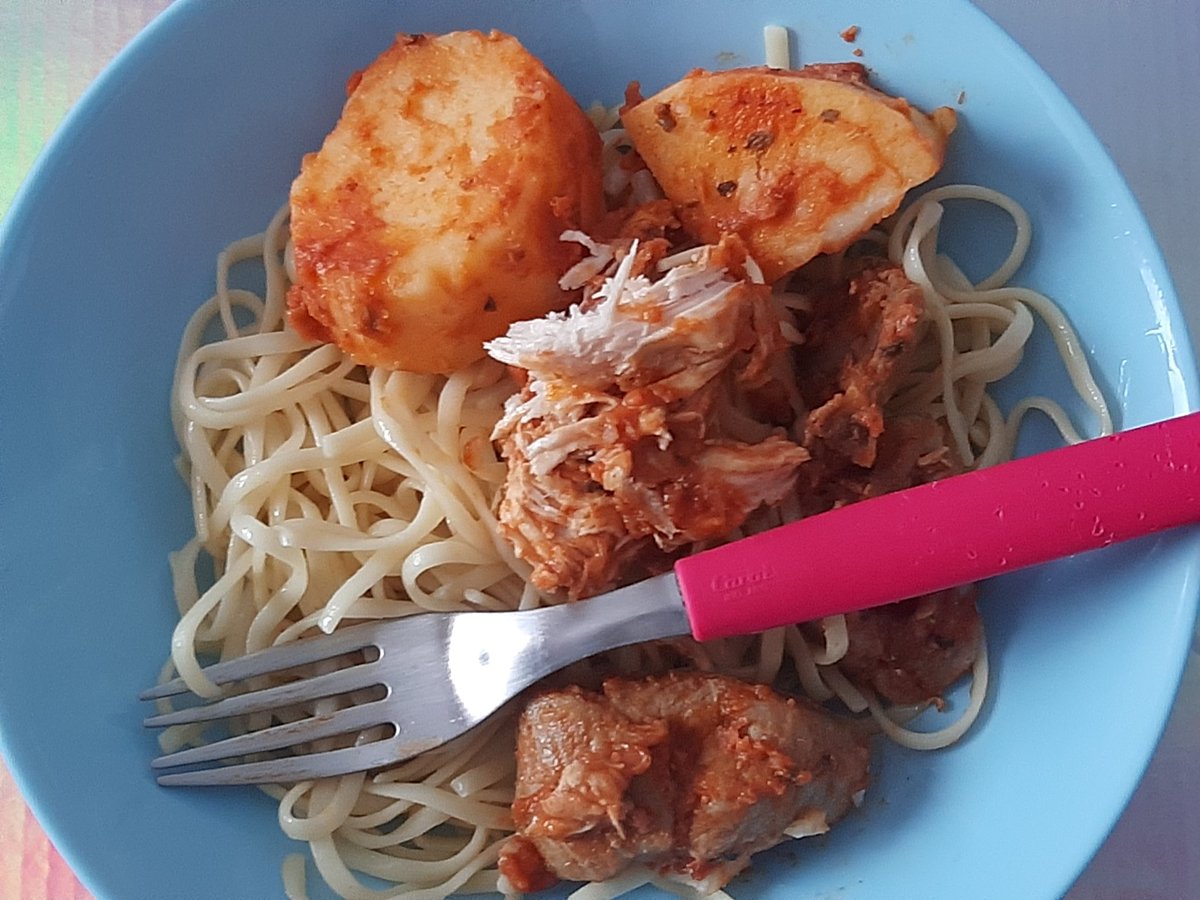 cnmnrrll's tweet photo. QUERIA SUBIR ETO ACA Y LO SUBI EN MI ACC PERSONAL AAAAAA bno ermqnas comidita para q mi mamá no m rompa los hwvos https://t.co/X7QzUDygl3