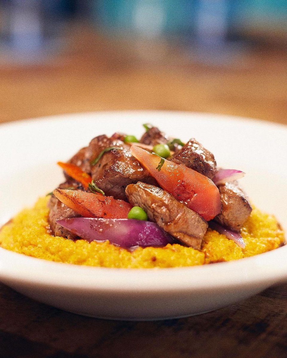 SegundoMuelleVE's tweet photo. Risotto de quinoa🍛

Sumérgete en su exquisito sabor, con suave y jugoso lomo saltado con vegetales frescos 🍃
#SegundoMuelle #Venezuela #16Julio https://t.co/02RObCoZaD