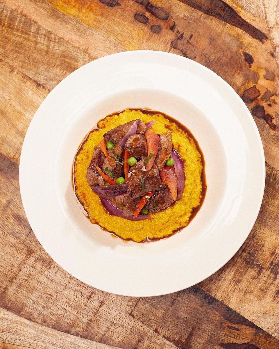 SegundoMuelleVE's tweet photo. Risotto de quinoa🍛

Sumérgete en su exquisito sabor, con suave y jugoso lomo saltado con vegetales frescos 🍃
#SegundoMuelle #Venezuela #16Julio https://t.co/02RObCoZaD