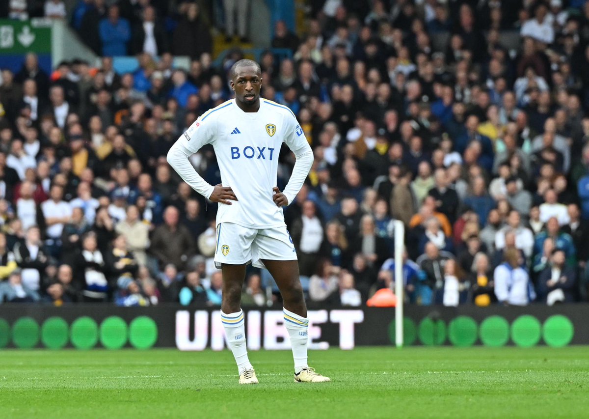 GlenKamara4's tweet photo. I’d like to take this opportunity to say thank you to @LUFC for the chance to represent this amazing club. It’s been a short journey but definitely one that I will remember for the rest of my life. To the staff, my team mates and of course the fans, I wish you all the best! MOT🤍 https://t.co/Fp8cGn2vPs