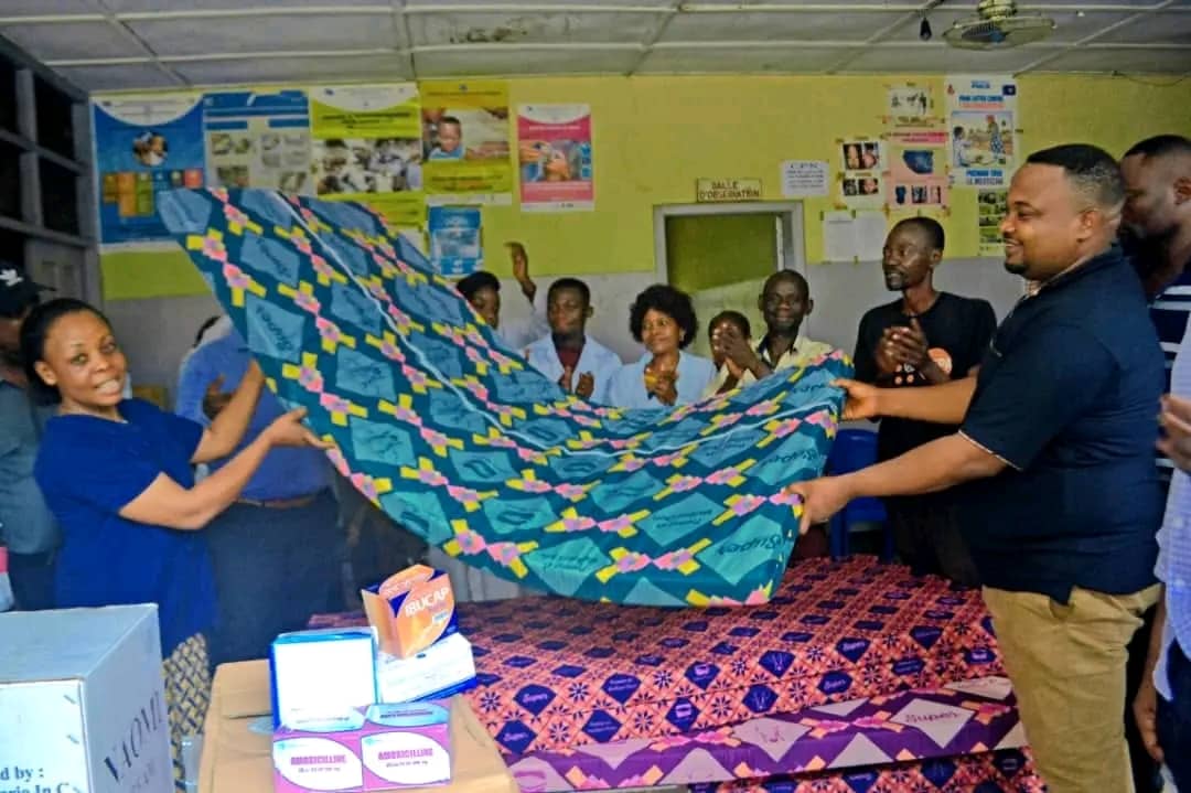 Kis24Info's tweet photo. #KISANGANI
Dans le cadre des activités de l'asbl #CODEK appuyée par le Député National, élu de Kisangani @FontaineMangala, des matelas et un lot de médicaments ont été remis ce mardi au centre de Santé #MOKELA dans la commune Kisangani. https://t.co/ACrGu2Mucx