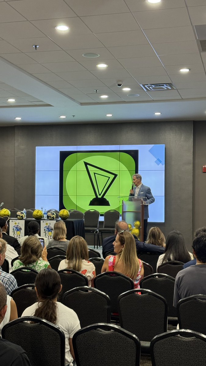 Omar Becerril tweet media