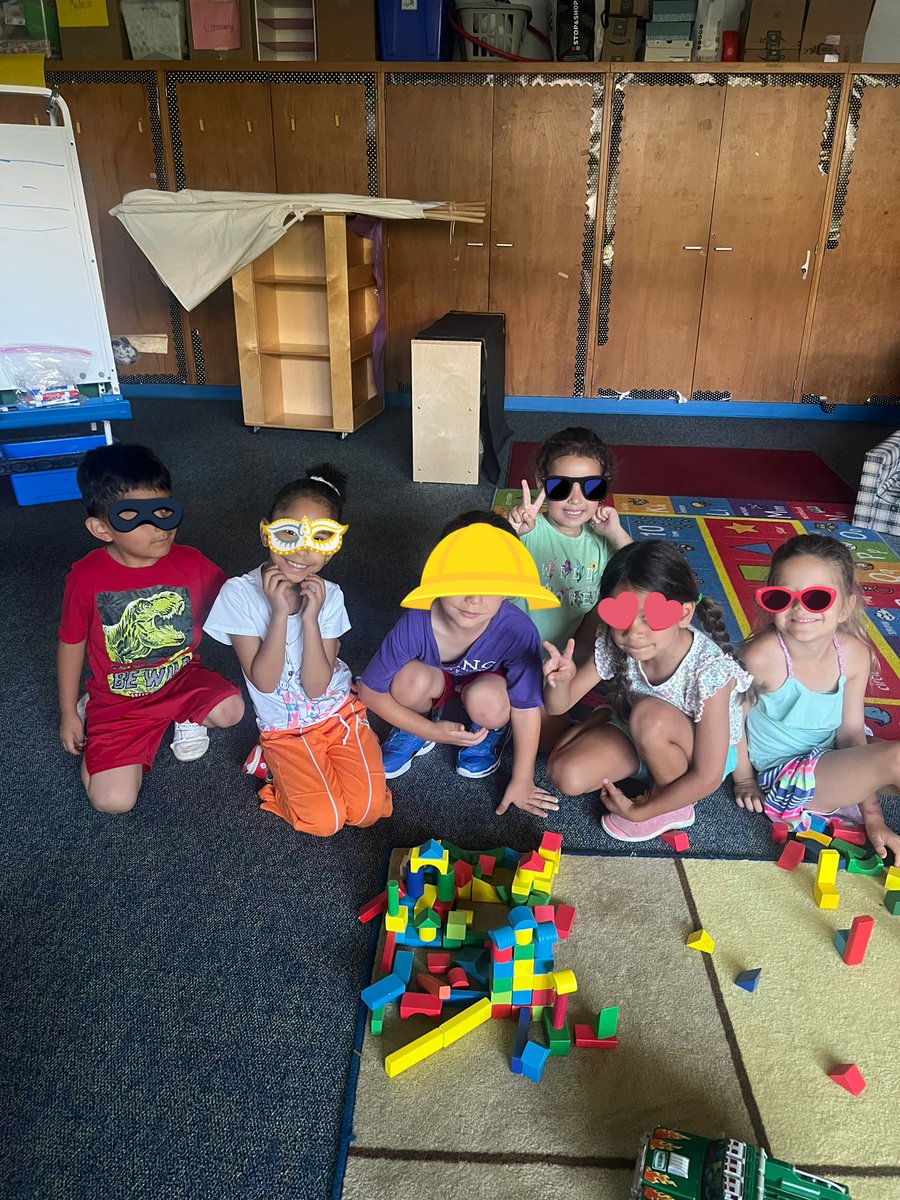 Some proud <a href="/irvingprimaryhp/">Irving Primary</a> #PreschoolDragons who are getting ready for #Kindergarten.  Here they are displaying their teamwork!!!