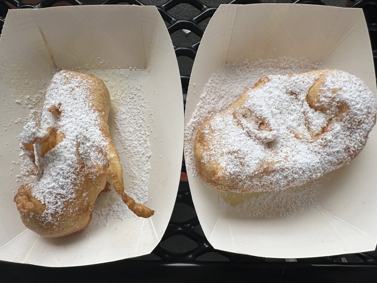 FUNFoodBlog's tweet image. Part of the amusement park experience is trying fun items like fried Snickers and Twinkie #IndianaBeach