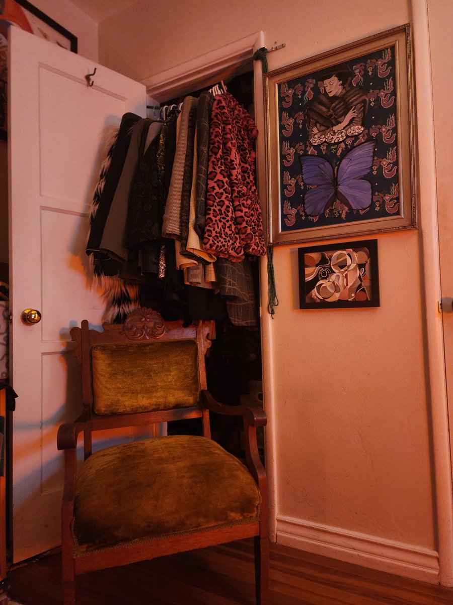mindtheimage's tweet photo. There's a reason why people don't go on vacation and instead of going on a trip and relaxing, choose to stay home &amp; gut every closet and cupboard and analyze every single object they own and clean and donate while it's 90 degrees. #whatiswrongwithme #dontanswer #doesnotsparkjoy https://t.co/nXaFiHOrXb