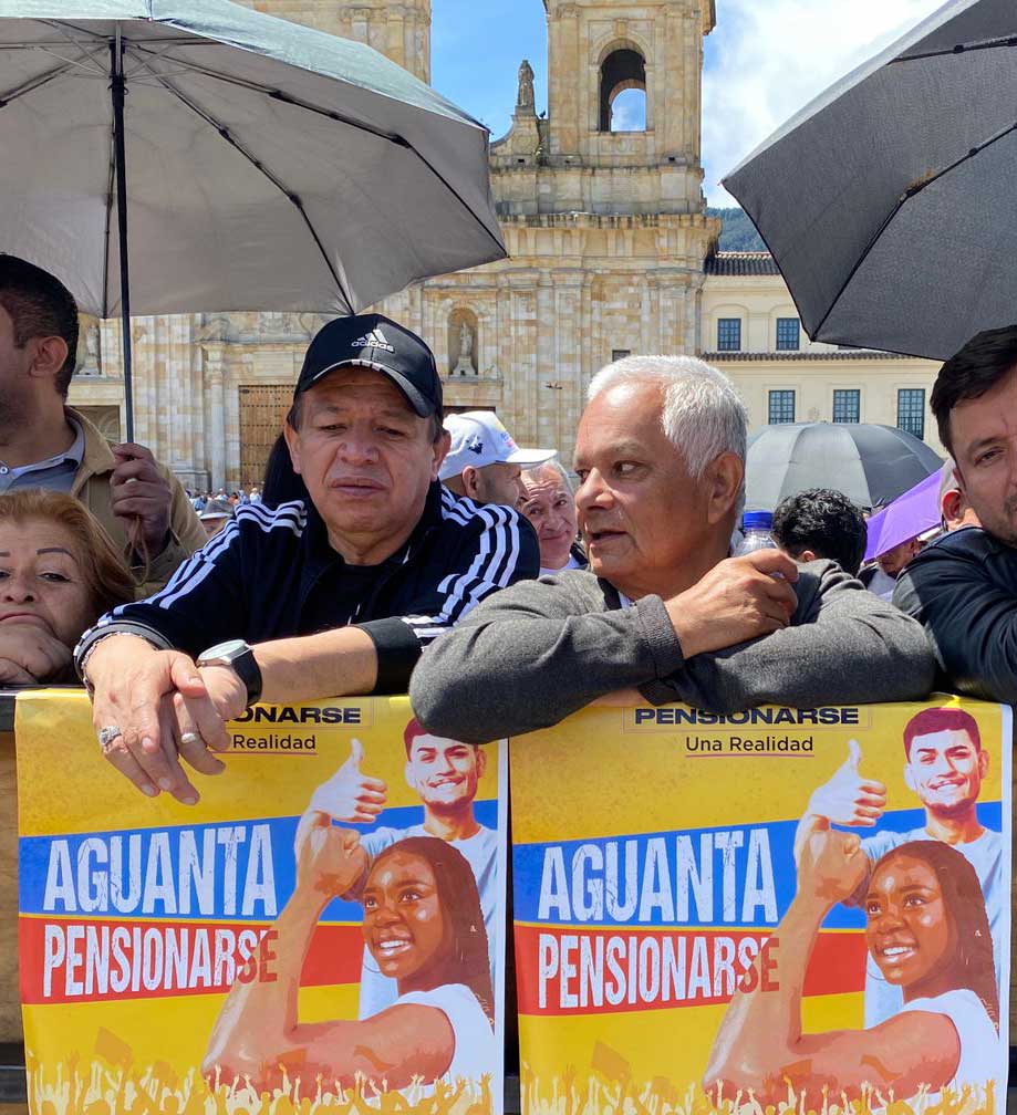 desdeabajo_info's tweet photo. Reforma #pensional, trabajo informal, desempleo, rebusque, el mundo del trabajo requiere transformación total para que la pensión no sea limosna sino derecho pleno. https://t.co/4R8blKL9oJ
