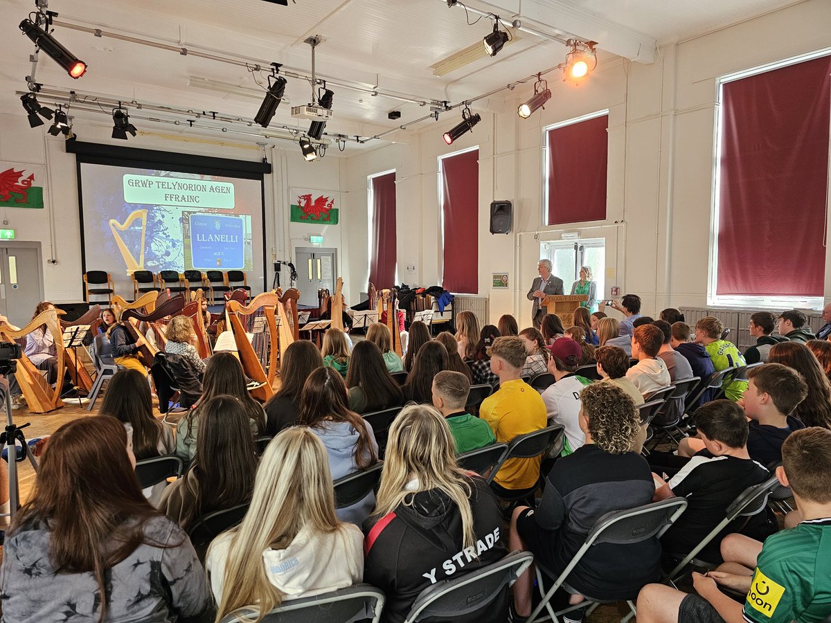 Adran Gerdd YGS (@cerddstrade) on Twitter photo Hyfryd oedd croesawi 'Hairpinbag' o Agen, Ffrainc i <a href="/Ysgol_Strade/">Ysgol Y Strade</a> heddiw. Perfformiad ardderchog! Diolch i #llanellitwinning am drefnu. It was lovely to welcome these wonderful harpists today. What a wonderful performance! #llanelli @Blwyddyn7Strade <a href="/ChwechedyStrade/">Chweched y Strade</a> <a href="/YStradeITM/">Adran ITM Y Strade</a> Hyfryd oedd croesawi 'Hairpinbag' o Agen, Ffrainc i <a href="/Ysgol_Strade/">Ysgol Y Strade</a> heddiw. Perfformiad ardderchog! Diolch i #llanellitwinning am drefnu. It was lovely to welcome these wonderful harpists today. What a wonderful performance! #llanelli @Blwyddyn7Strade <a href="/ChwechedyStrade/">Chweched y Strade</a> <a href="/YStradeITM/">Adran ITM Y Strade</a>