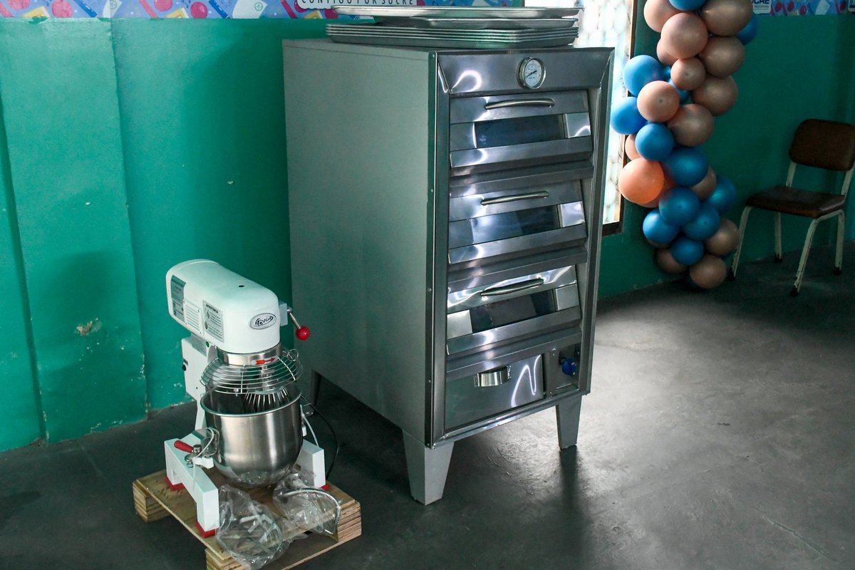 También visitamos el Centro de Rehabilitación y Educación Especial Acuática, Sueños Azules.

Junto a la gob. <a href="/Soykarinacarpio/">Karina Carpio</a> y el alc. <a href="/WILSONCOY/">Wilson Coy</a> entregamos una amasadora industrial y un horno de pan para el Taller de Educación Laboral Nacional Sucre. 

<a href="/NicolasMaduro/">Nicolás Maduro</a>