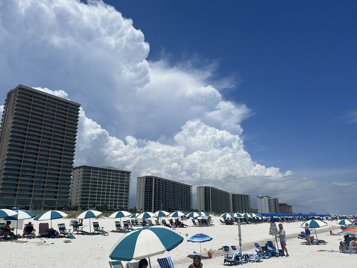 CeebzWheeler's tweet photo. @spann Close call in Orange Beach https://t.co/IlOtRYz7BB